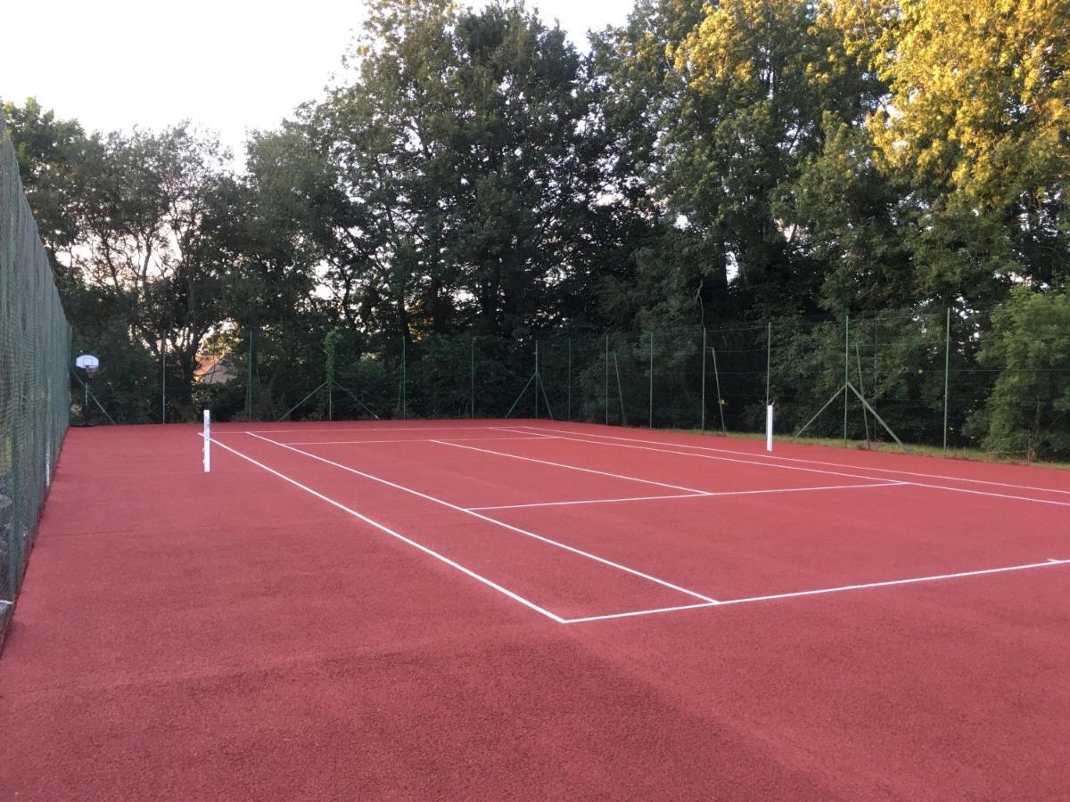 Gite Avec Tennis En Baie Du Mont Saint Michel A 15 Minutes De La Mer Les Chambres المظهر الخارجي الصورة